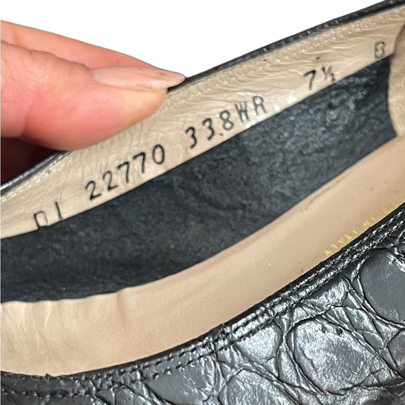 Salvatore Ferragamo Pattened
Black Croc-Effect Leather Block
Heel sz 7.5B - Picture 13 of 14